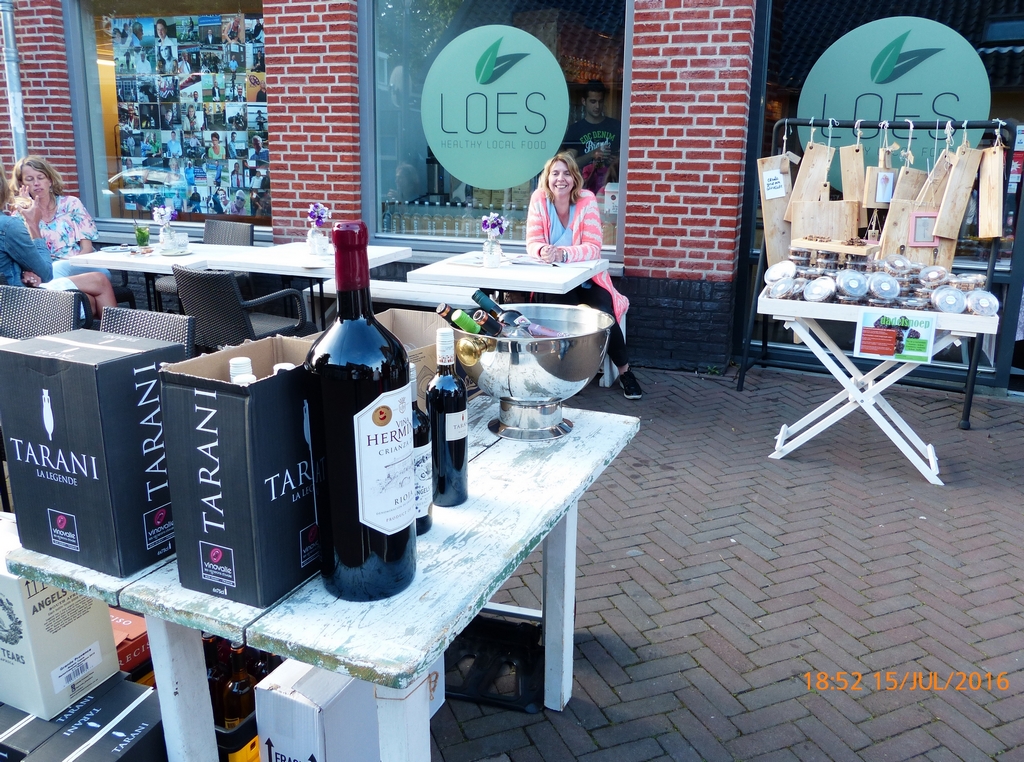 Op 15 juli 2016 vond de LOES lifestyle evening plaats! LOES deelde lekkere hapjes en drankjes uit op deze LOES Lifestyle Evening!